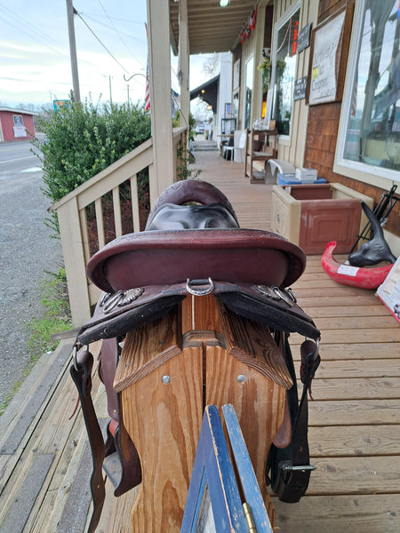 17.5" Tucker Horizen outpost Endurance Saddle