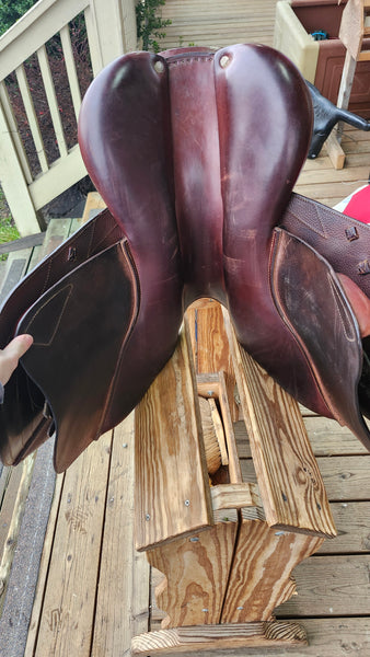 17.5" CWD SE01 Close Contact Jump Saddle