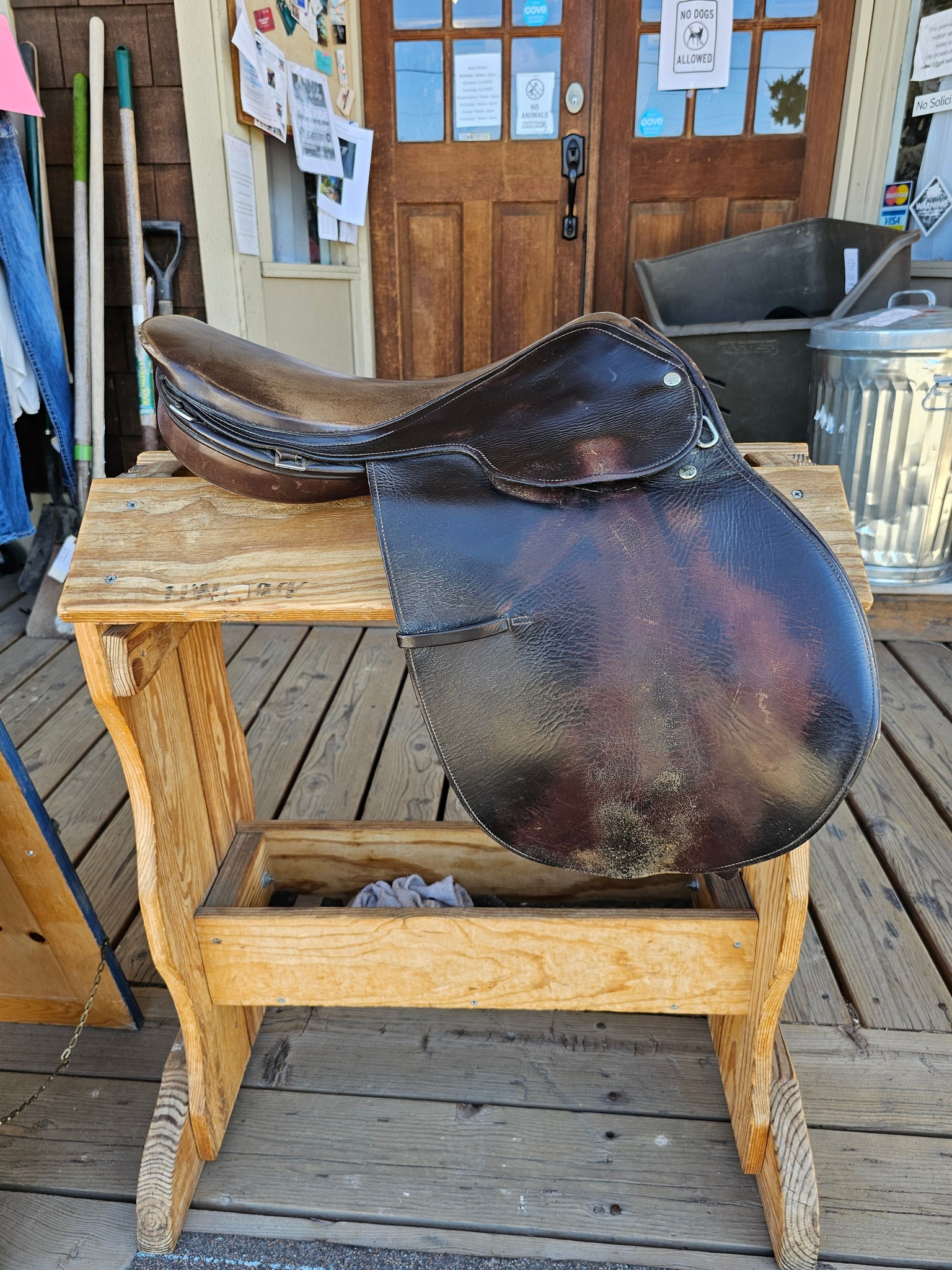 17" Lovatt & Ricketts Close Contact English Saddle