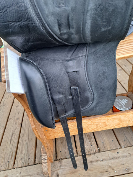 Ansur Classic Dressage Saddle