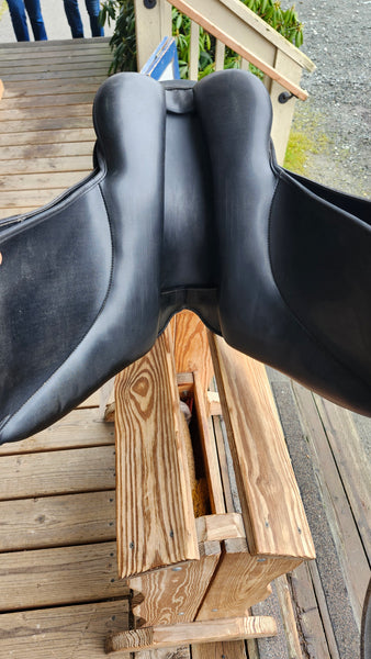 17" Wintec Pro Dressage Saddle