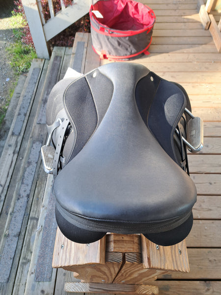 ON TRIAL 17" Thorowgood Griffin All Purpose English Saddle
