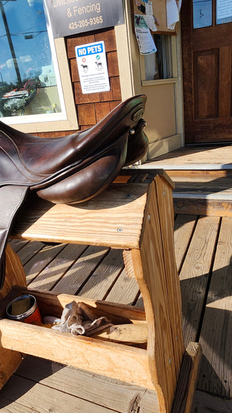 17.5" Stubben Genesis CS De Luxe Jump Saddle