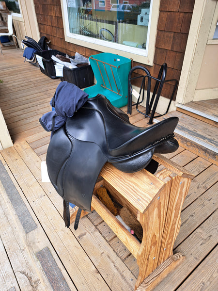 18" Schleese CHB Dressage Saddle