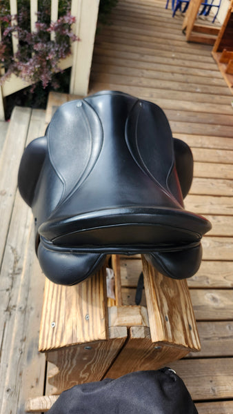 17.5" County Perfection Dressage Saddle