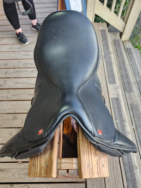 18" Thorowgood MDM Dressage Saddle