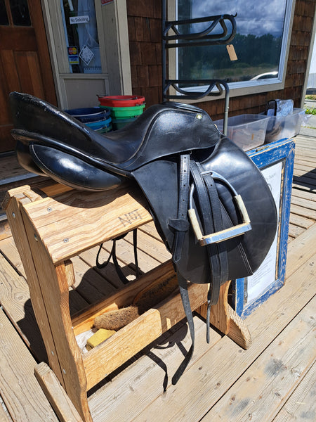 17.5" HDR Dressage Saddle