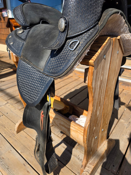 17" Hilason Treeless Barrel Racing Saddle