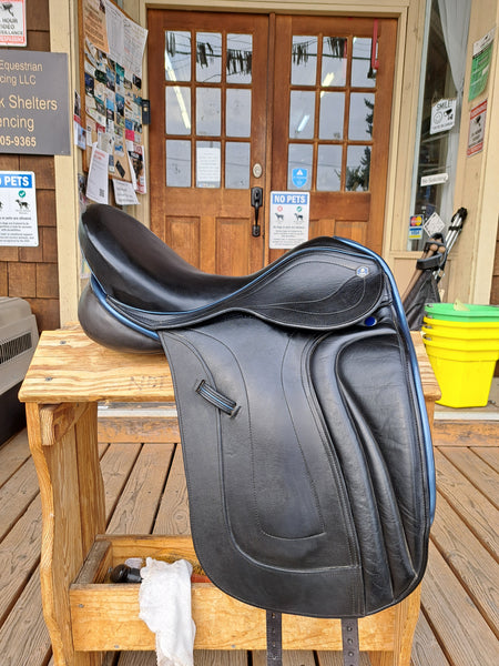 17.5" Hastilow & Sons Bambaugh Dressage Saddle