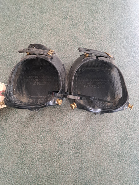 1 Slim Scoot Boot Pair