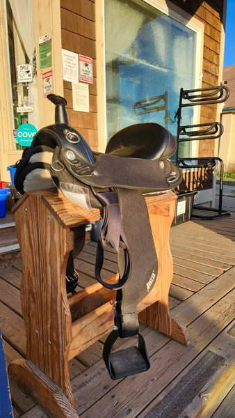 17" Abetta Adjustable Panels Trail Saddle