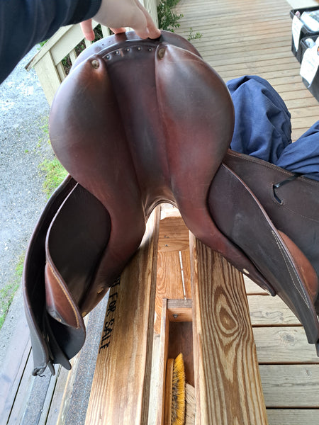 15.5" Antares Close Contact Jump Saddle