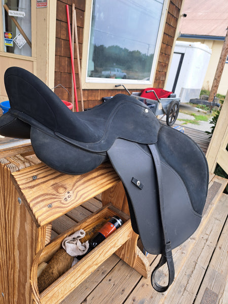 17" Wintec 2000 All Purpose English Saddle