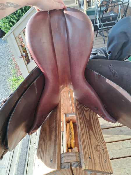 15" Camelot English jump Saddle