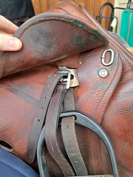 15.5" Antares Close Contact Jump Saddle