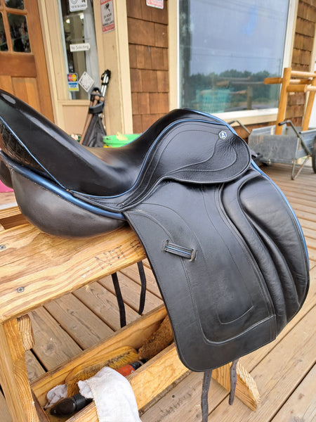 17.5" Hastilow & Sons Bambaugh Dressage Saddle