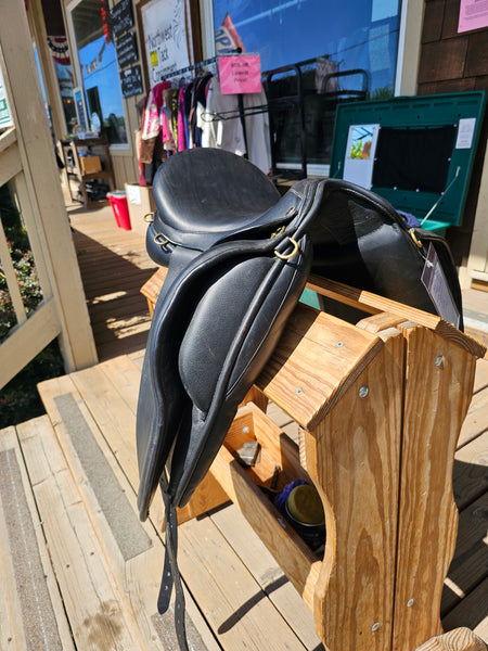 17.5" Hulsebos WB4 Dressage Saddle