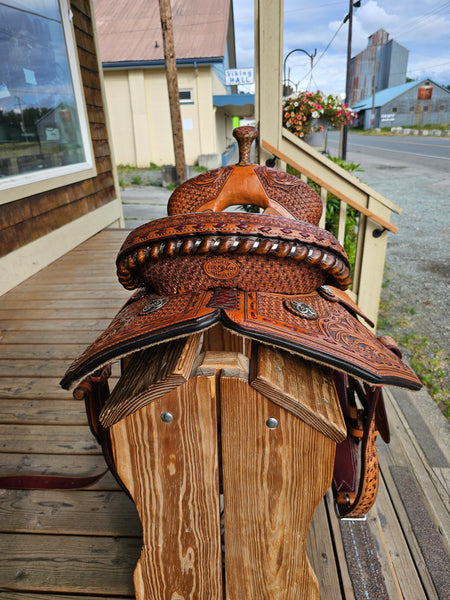 On Trial     15.5" Marlene McRae Special Effx Barrel saddle by Reinsman