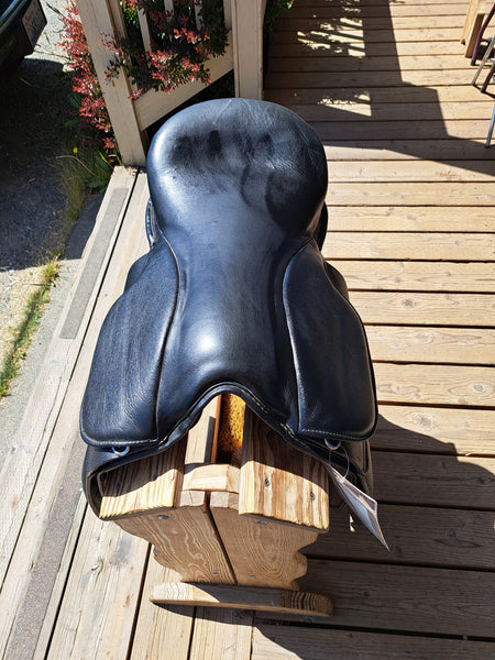 20" Treeless Dressage Saddle
