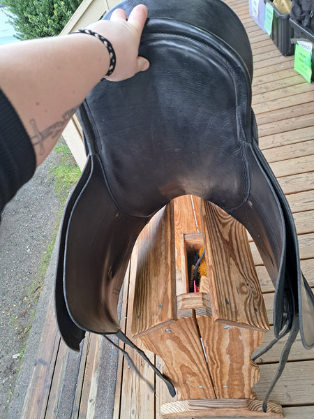 Ansur Classic Dressage Saddle