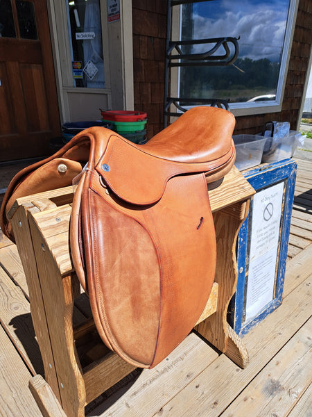 17.5" Desormais Fleur de Lys Jumping Saddle
