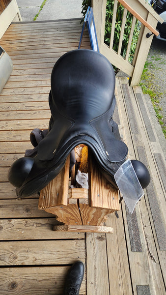 17.5" N2 Vantaggio Dresage Saddle