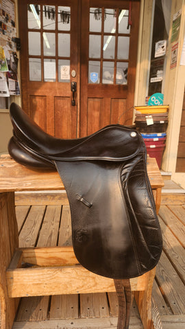 18" Jocken Hennig Dressage Saddle