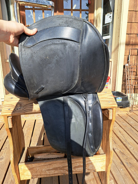 18" Lovatt & Ricketts Ellipse Dressage Saddle
