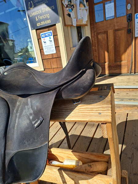 16" Wintec Isabell Dressage Saddle