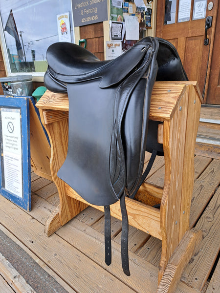18" JRD Dressage Saddle