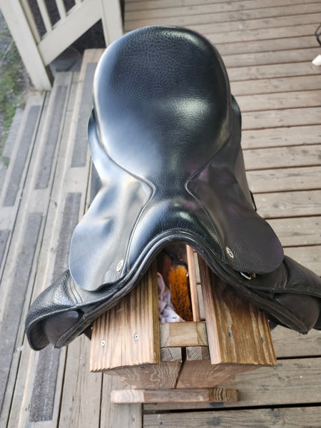 18" Barnsby Special Crown Dressage Saddle