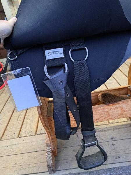 Mustang western soft ride treeless saddle
