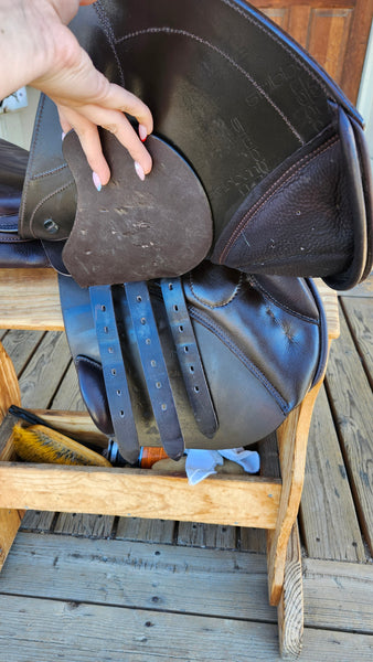 17" Stubben Phoenix Elite Jumping Saddle