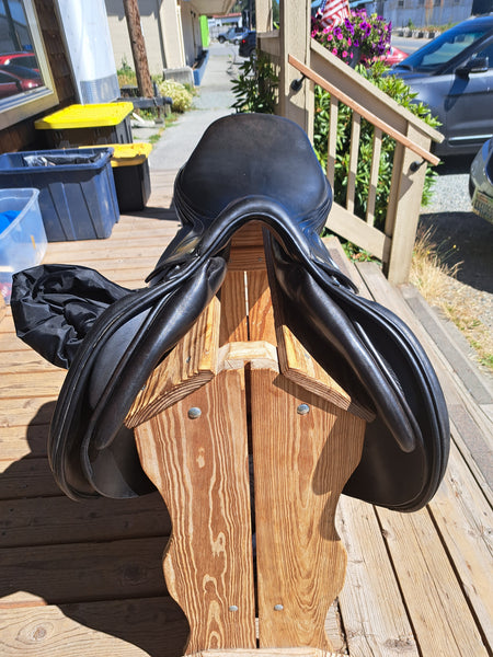 18" Amerigo Pinerolo Jumping Saddle