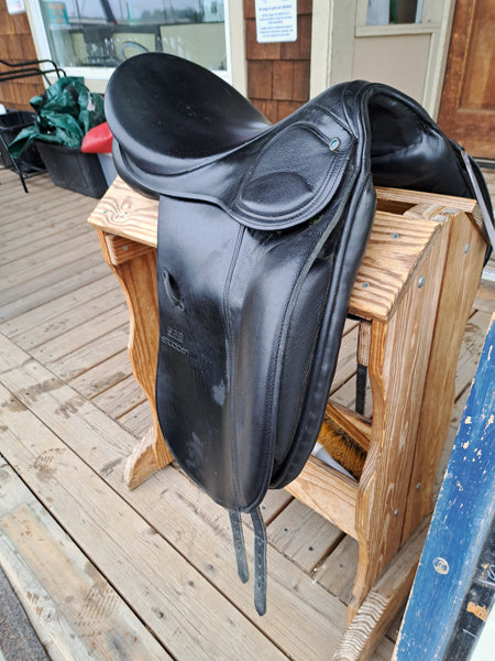 17.5" Stubben Scandica D.L. Extra Dressage Saddle