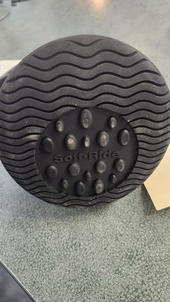 NEW Size 4 Soft Ride Boot