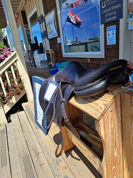 17" Voltaire Palm Beach Jump Saddle