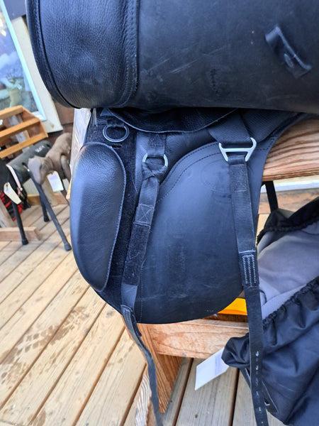 17.5 Kent and Masters Original Dressage saddle