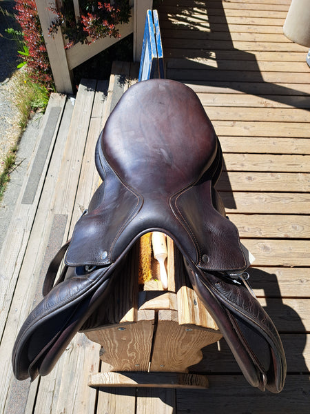 17.5" Voltaire Blue Infinite Jumping Saddle