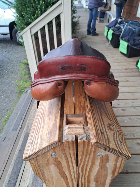 17.5" Dominus Close Contact Saddle