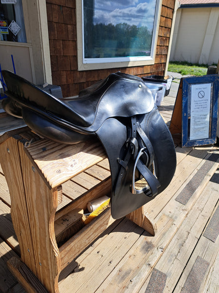 ON TRIAL 17.5" Passier Baum Dressage Saddle