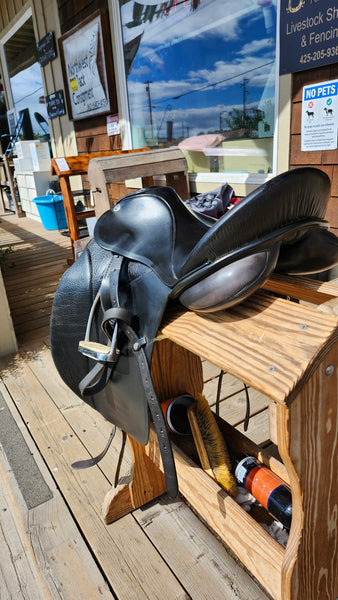 17.5" Sommer Novelle Dressage Saddle