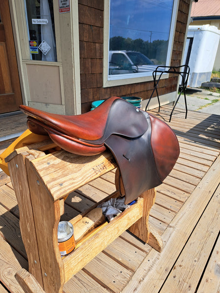 16" Butet Close Contact Jumping Saddle