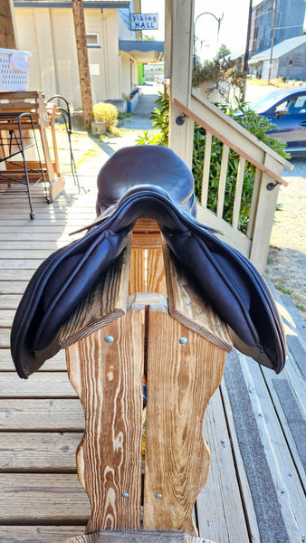 17" Stubben Phoenix Elite Jumping Saddle