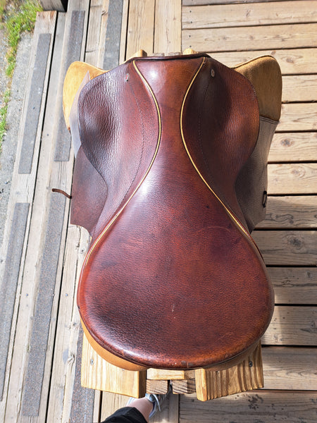 16.5" Courbette Classic All Purpose Saddle