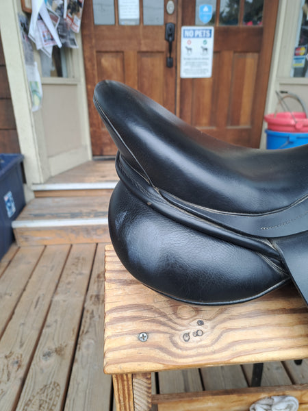 17.5" Kent & Masters MDR Standard Wither Dressage Saddle