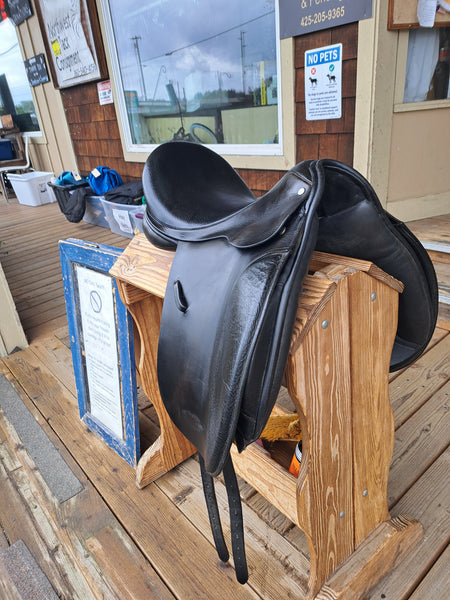17.5" Cambridge Dressage Saddle