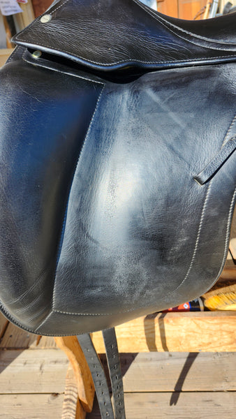 17.5" L'Apogee 2DL Dressage Saddle