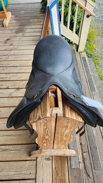 17" Wintec Pro Dressage Saddle
