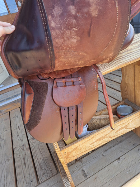 17.5" Collegiate Parfaire Close Contact Jump Saddle